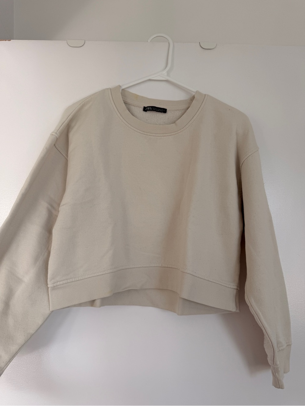 Zara Cropped Crewneck Sweatshirt in Cream